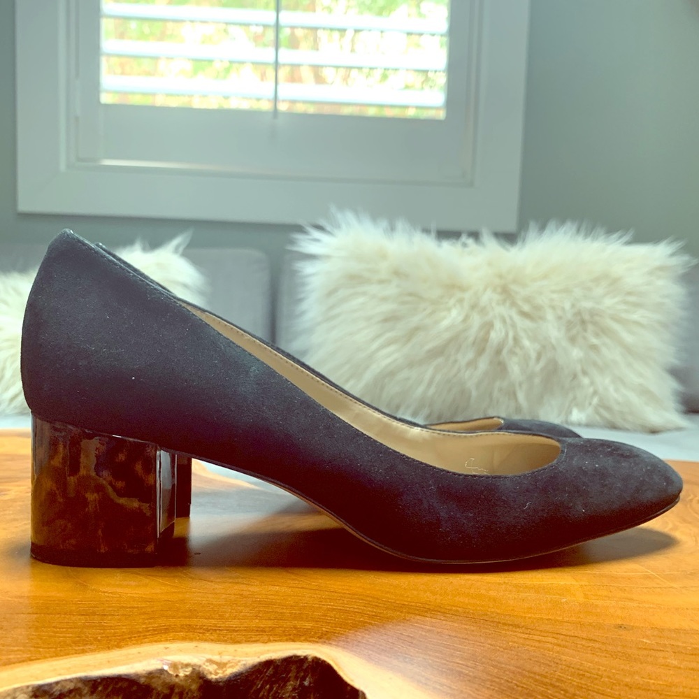 Ann Taylor stacked suede pump